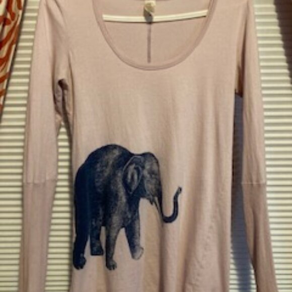 Scoop Neck Long Sleeve Pink Shirt with Elephant, Thumbholes on Sleeves Size Med - Picture 1 of 7